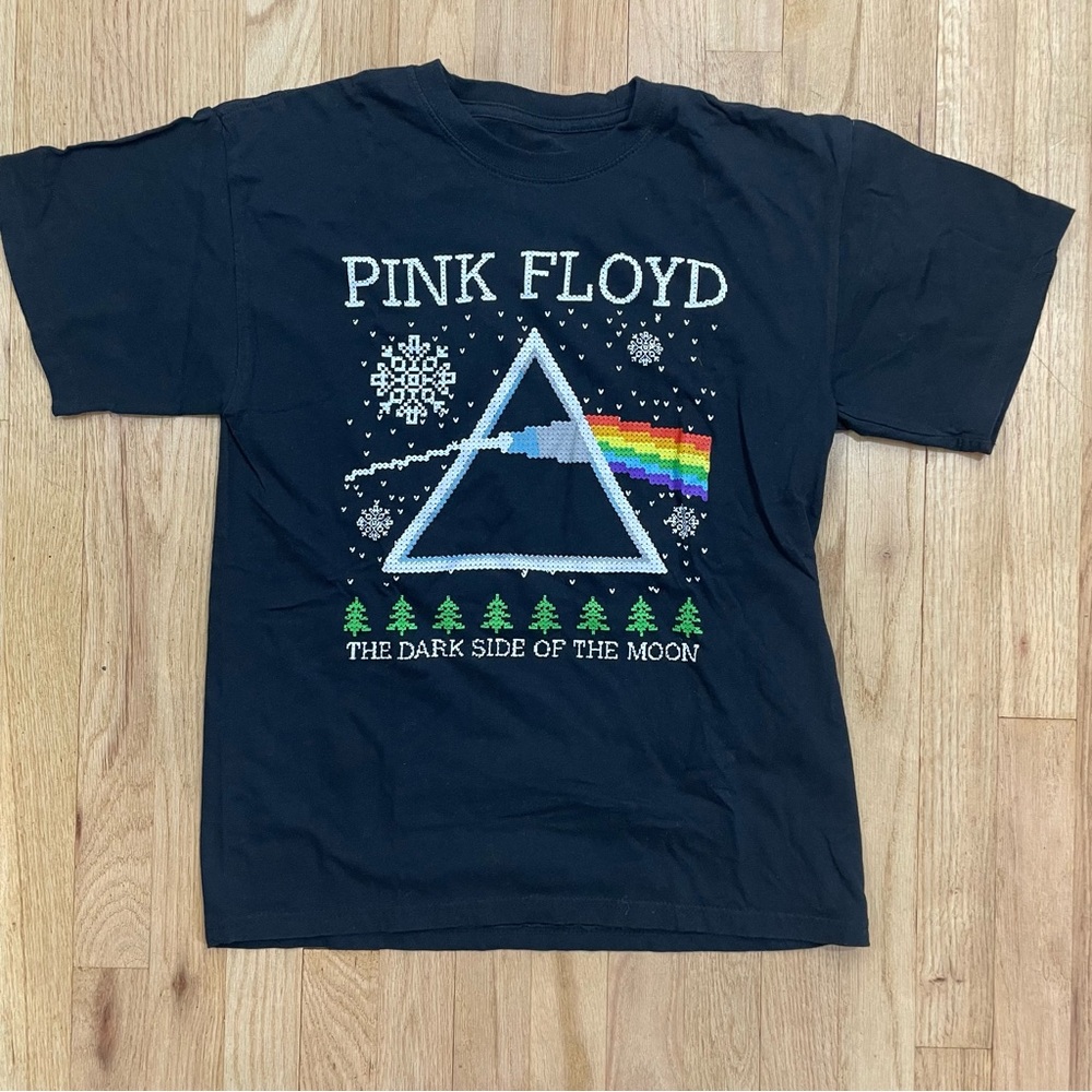 Pink Floyd T-Shirt Small Festive Holiday Darkside of the Moon 8bit Band Tee